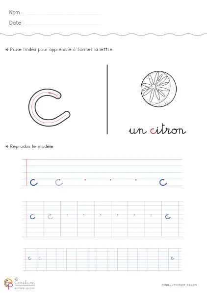 Feuille d'écriture CP pour la lettre c minuscule avec modèle cursif, lignes de repassage et entraînement sur courbe ouverte et sortie légère.